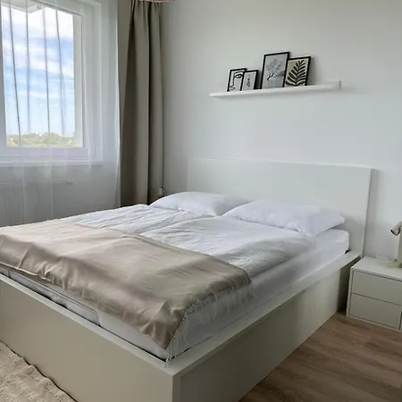 Appartement 2 Apartment, New Building, Near Airport, Ovocne Sady,