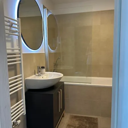 2 Apartment, New Building, Near Airport, Ovocne Sady, Apartmán Bratislava
